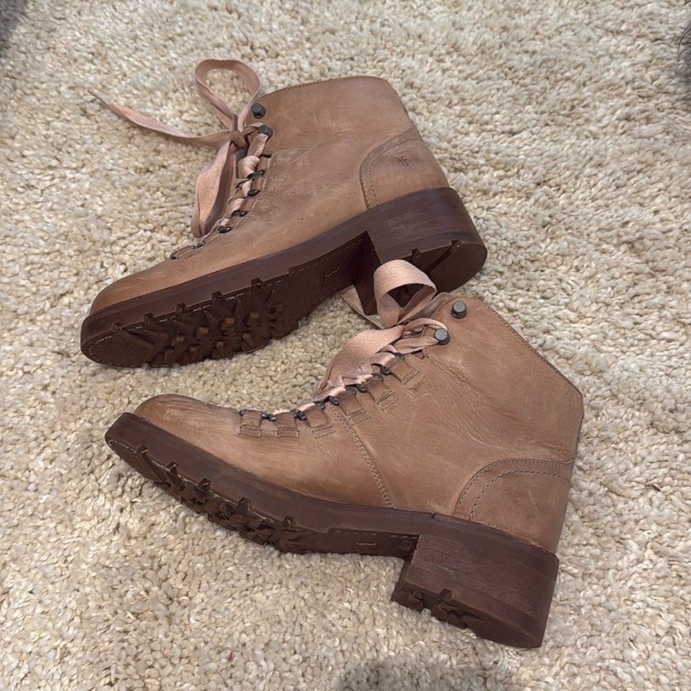 Women’s FRYE boots size 6 - dirty rose pink color